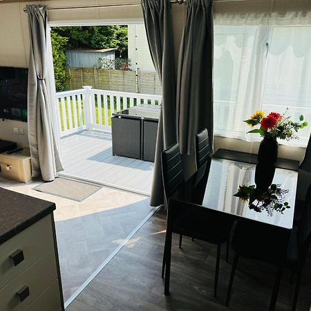 Rosa - Bournemouth Holiday Home ウィンボーン・ミンスター エクステリア 写真