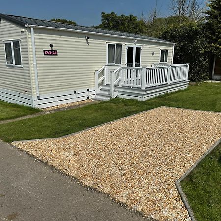 Rosa - Bournemouth Holiday Home ウィンボーン・ミンスター エクステリア 写真