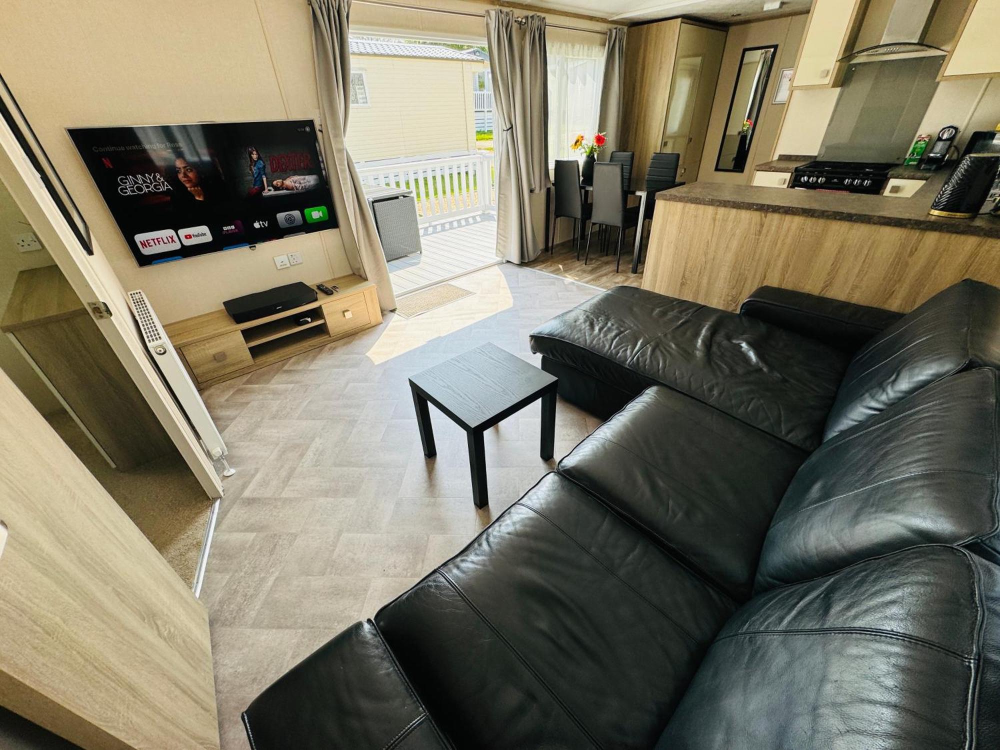 Rosa - Bournemouth Holiday Home ウィンボーン・ミンスター エクステリア 写真