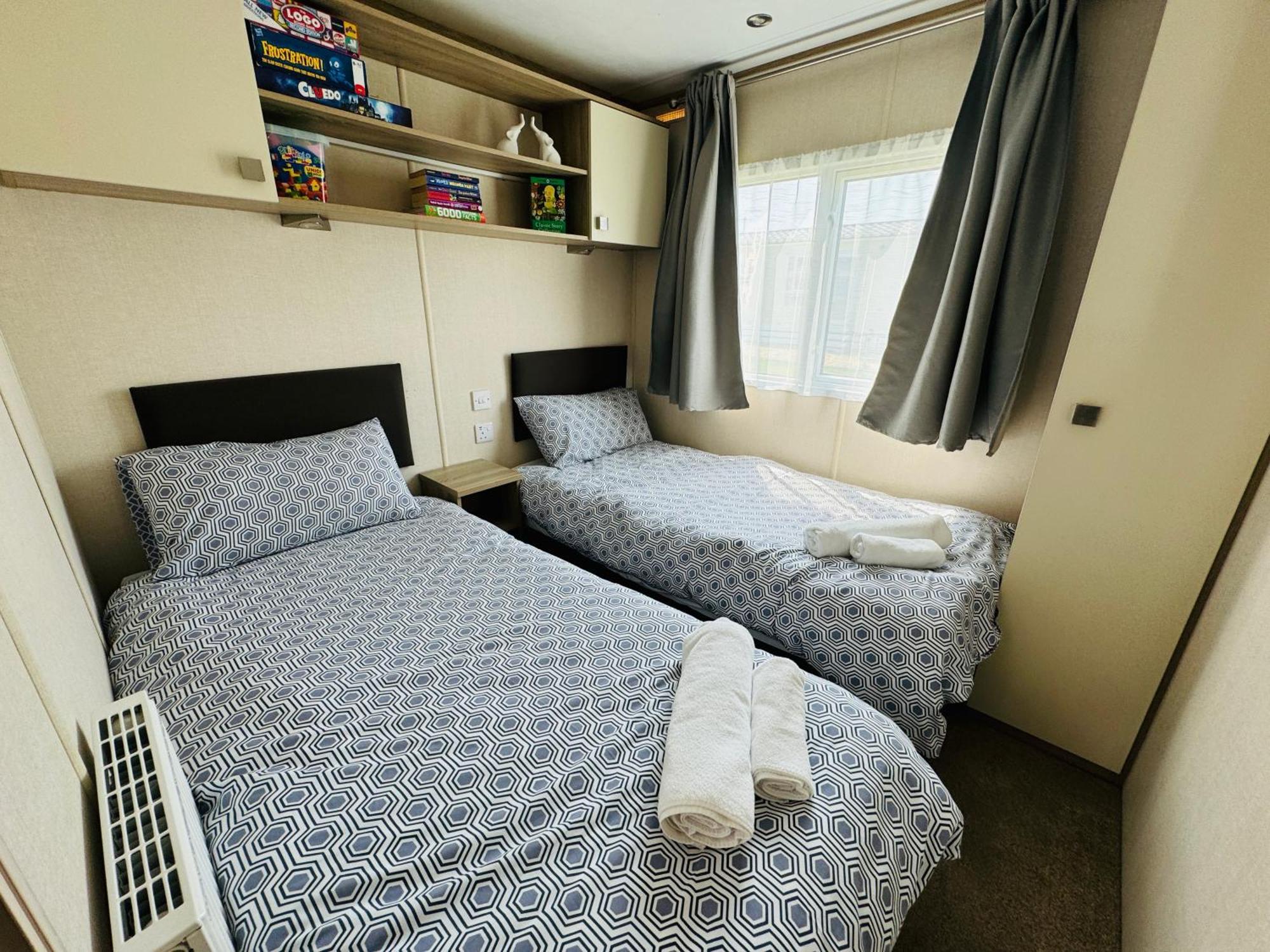 Rosa - Bournemouth Holiday Home ウィンボーン・ミンスター エクステリア 写真