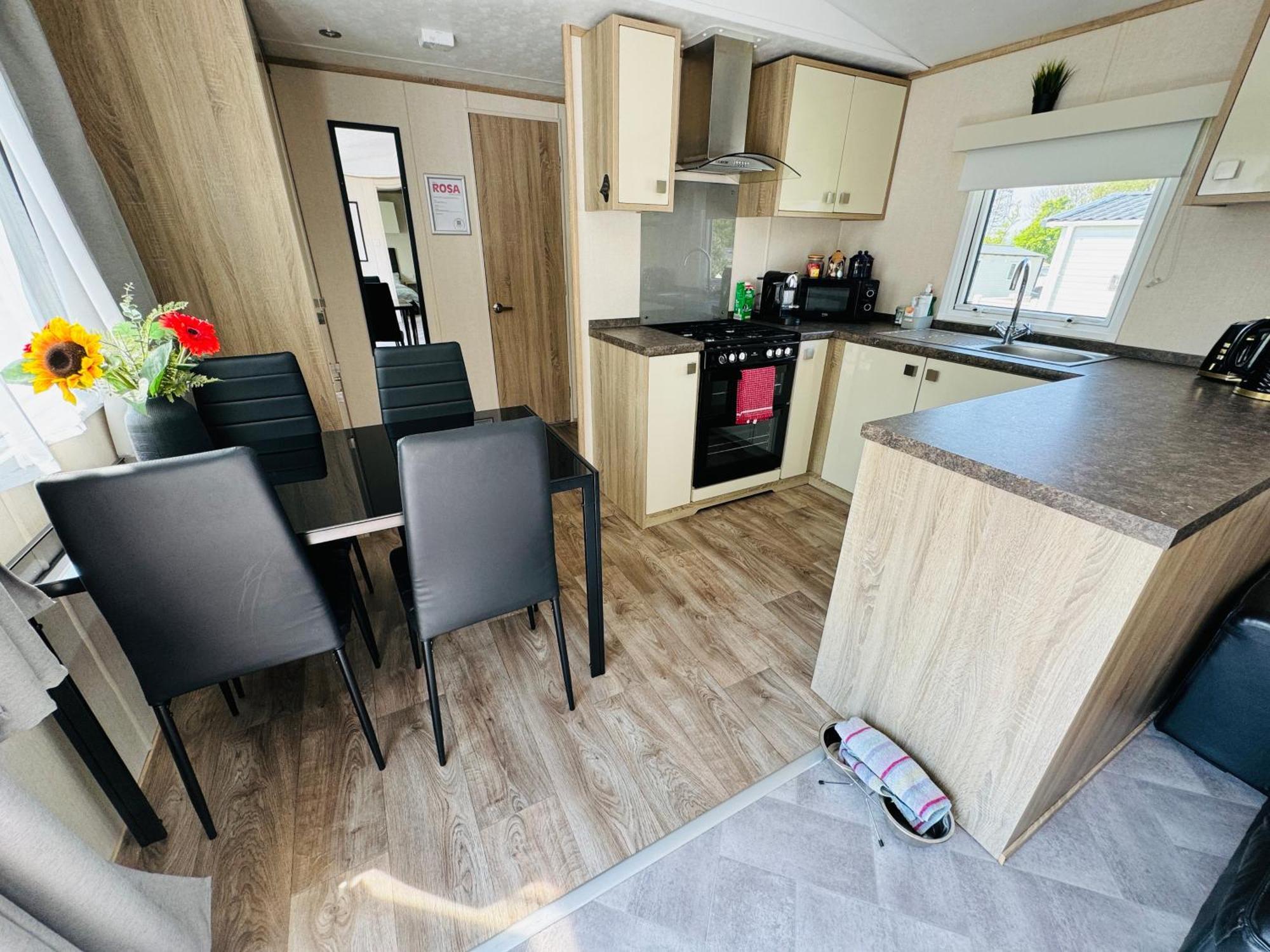 Rosa - Bournemouth Holiday Home ウィンボーン・ミンスター エクステリア 写真